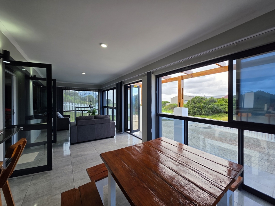 4 Bedroom Property for Sale in Paradise Beach Eastern Cape